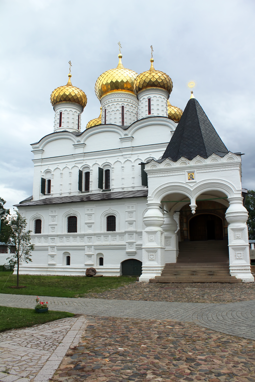 Собор Троицы Живоначальной)
